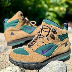 Nike ACG Brown and Blue Ankle Boots Rugged Design
